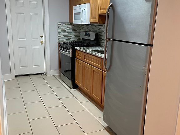 3rd image of 4904 Pine St #C4