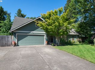 2545 Chuckanut St, Eugene, OR 97408