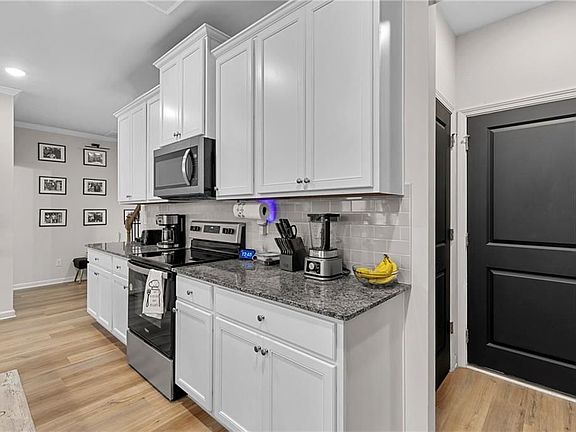 4th image of 715 River Gardens Dr