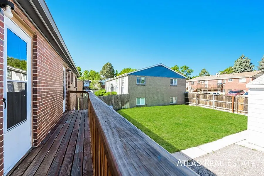 2 Bedroom, 1 Bath Garden Level. — Photo 1