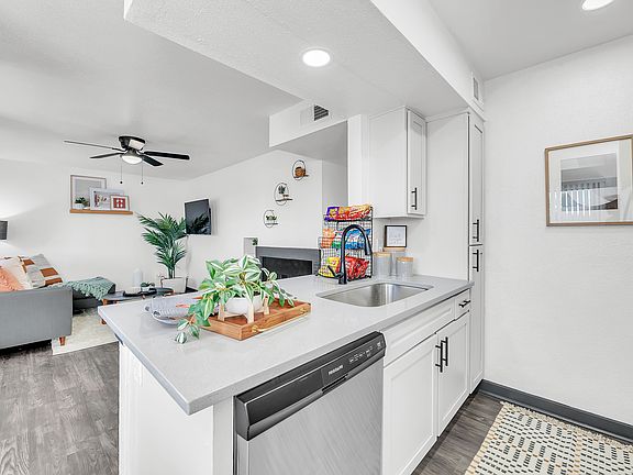 3rd image of 900 Peques St #2B-2Ba-929Sqft
