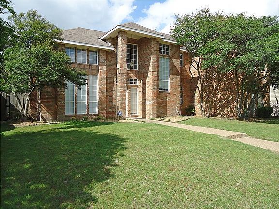 3rd image of 1588 N Hills Dr