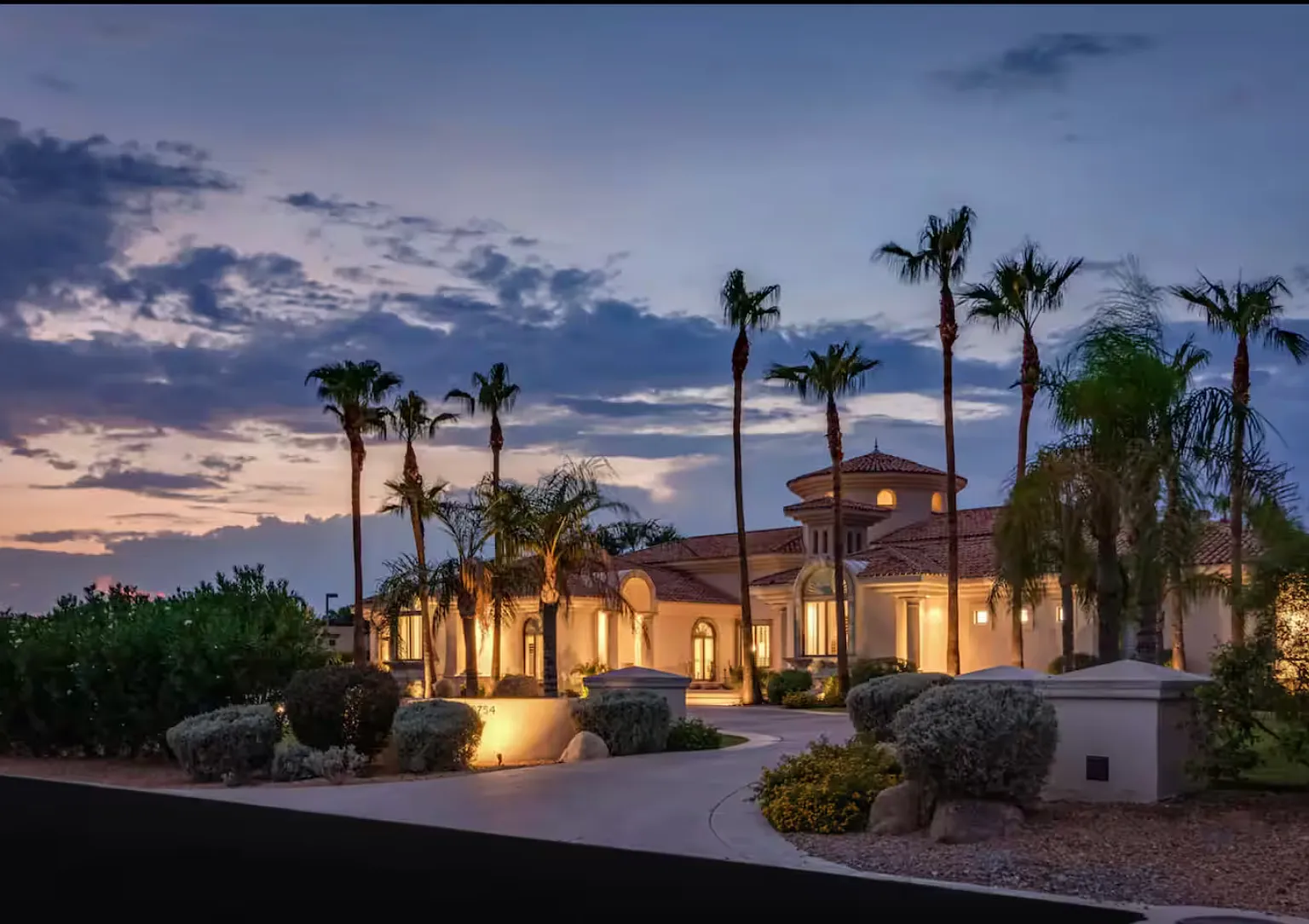 5 bed, 5.5 bath, 5775 sqft, $26,000 — Photo 1