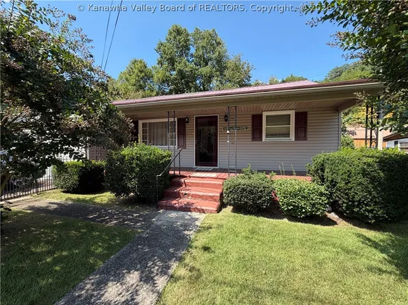 90 Breezewood Ave, Logan, WV 25601
