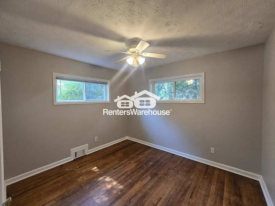 1593 Tanager Cir