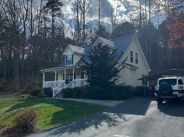 2105 Ferguson Town Rd, Hiawassee, GA 30546