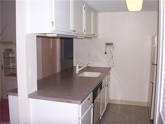 5th image of 40 Little Oak Ln
