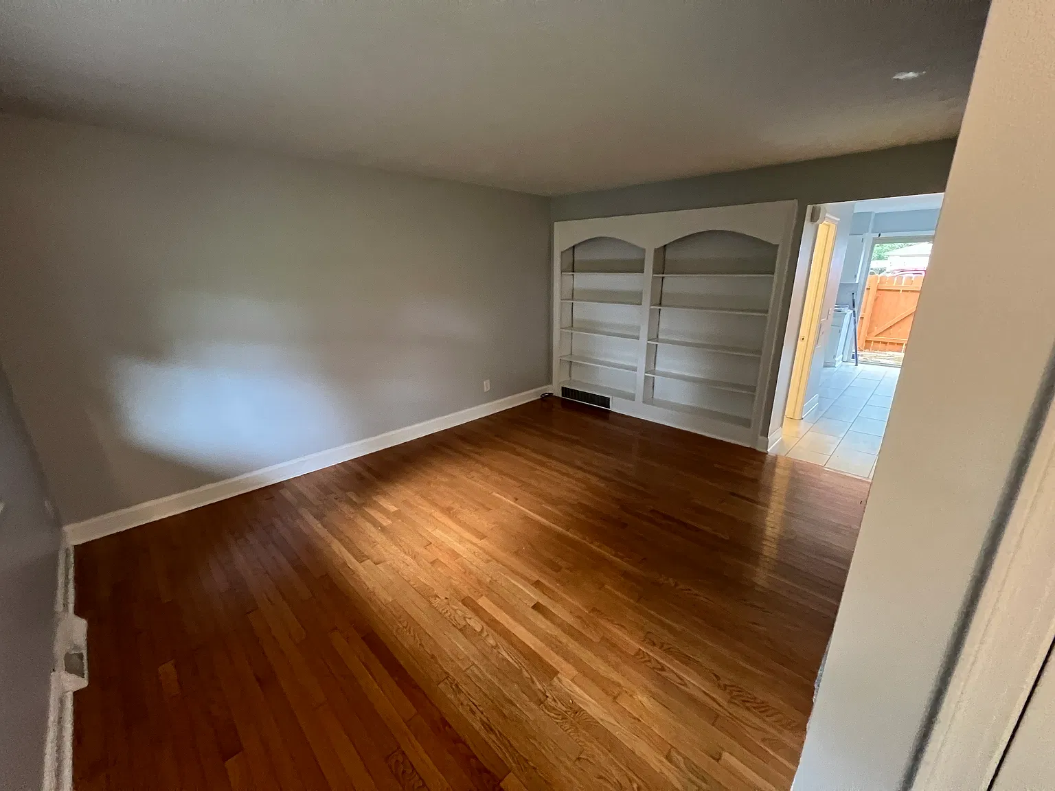 2 bed, 1.5 bath, 800 sqft, $1,700 — Photo 3