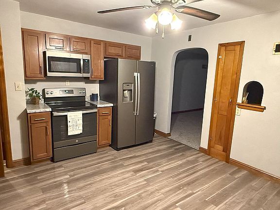 3rd image of 113 W Lincolnway St