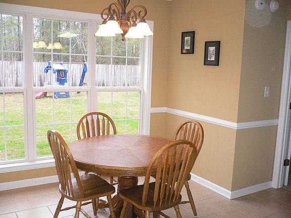 eat in kitchen