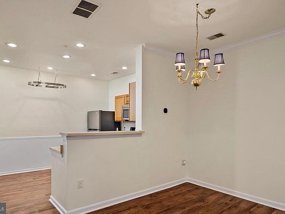 5th image of 8725 Spring Brook Way