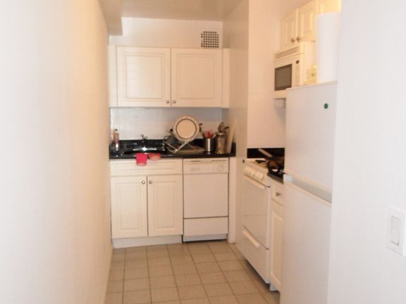 4th image of 4 W 104th St APT La
