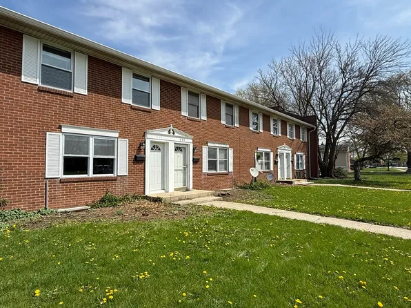 691 Old Indian Trl, Aurora, IL 60506