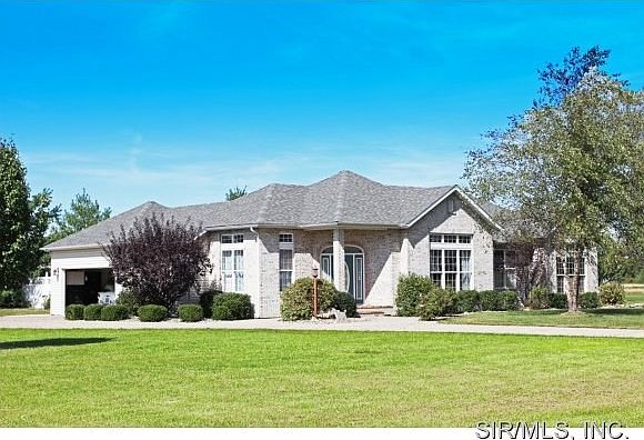 1st image of 64 Kelly Dr