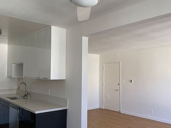 4th image of 3747 Clarington Ave #36