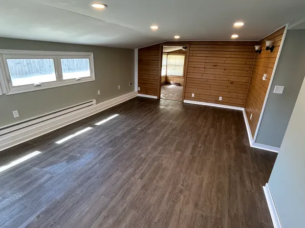 110-116 S Chestnut, Dakota, IL 61018