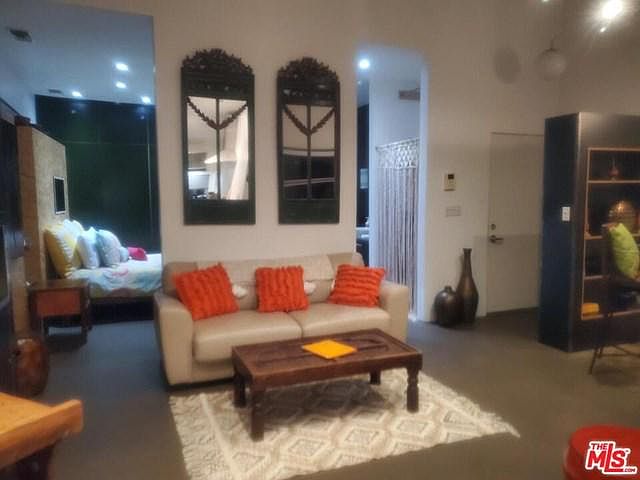 1st image of 37 20th Ave