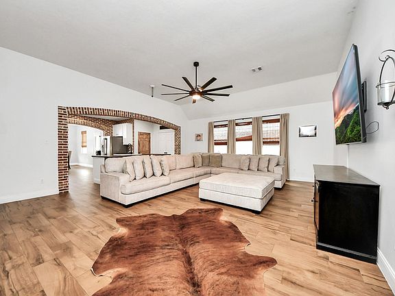 3rd image of 10018 Lynnwood Dr