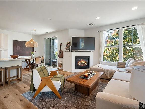 5th image of 750 Harbor Cliff Way Unit 102