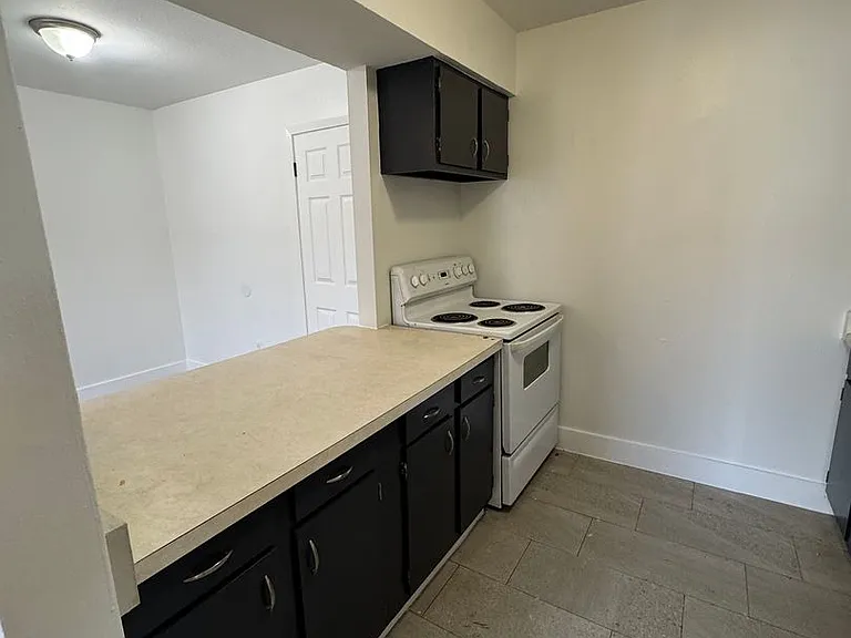 2121 Cleary Ave — Photo 4