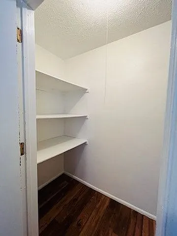 Broadmoor Apartments — Photo 11