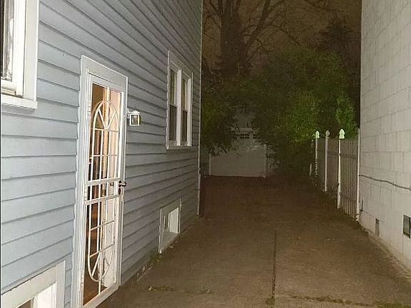 3rd image of 428 Shirley Ave