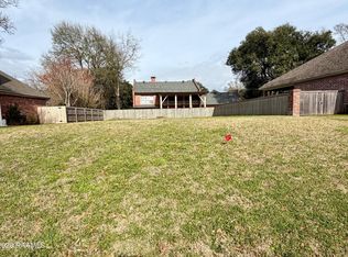 24 Oak Bnd, New Iberia, LA 70563