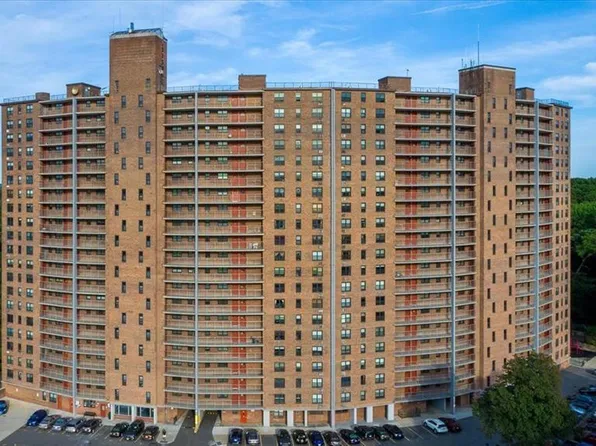 90-50 Union Turnpike #18L, Glendale, NY 11385