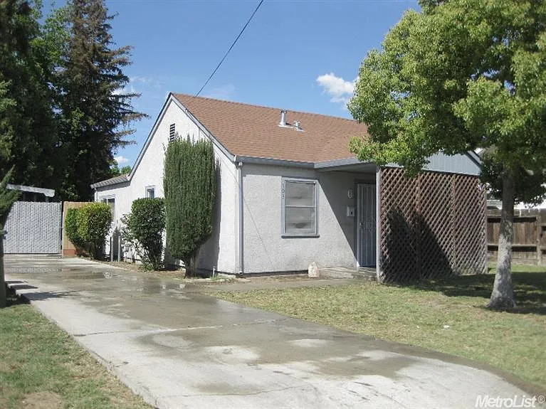 703 Flower St photo 1