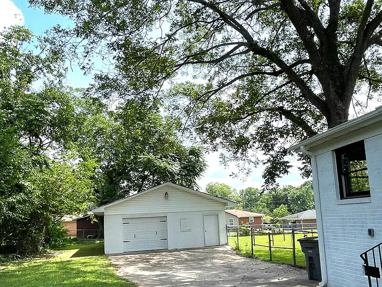 205 Rangeview Cir — Photo 9