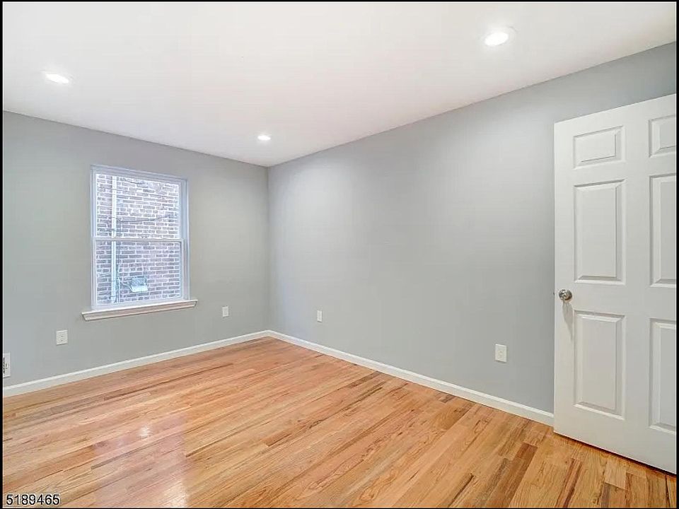 1st image of 304 Sanford St #1