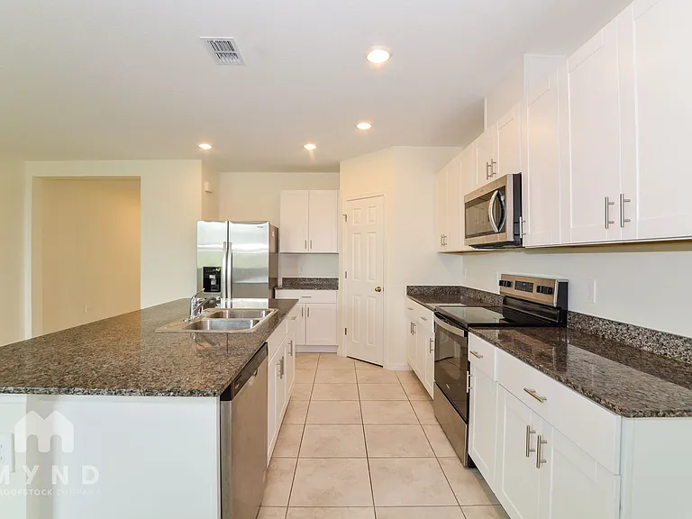 796 Griffon Ave — Photo 8