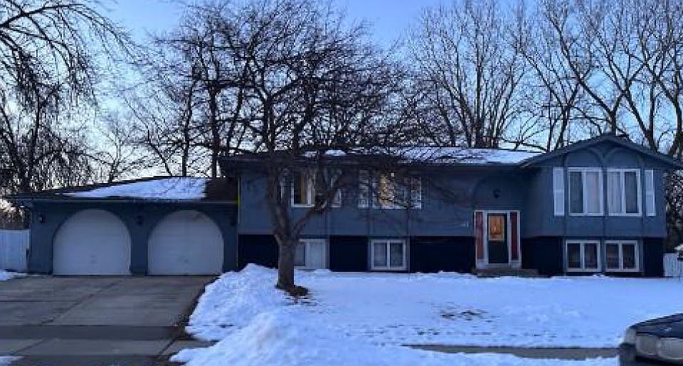 1st image of 121 Chaparral Dr