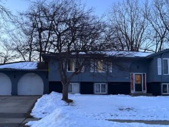 121 Chaparral Dr, Apple Valley, MN 55124