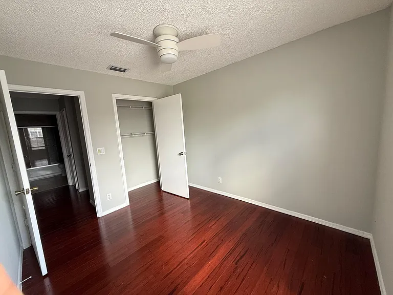 22492 Middletown Dr — Photo 17