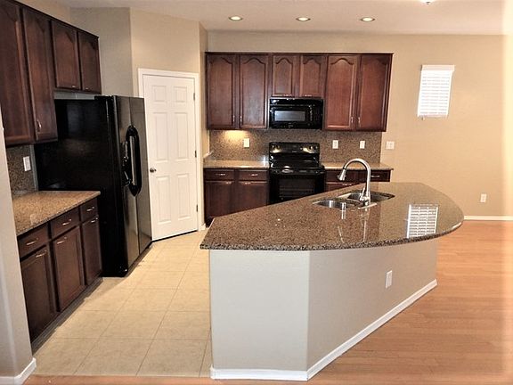 4th image of 6103 S 43rd Ln