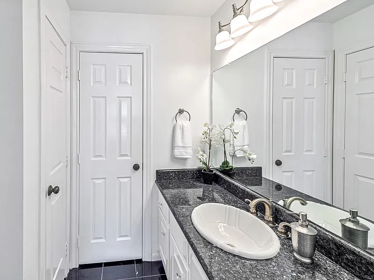 21410 Ganton Dr — Photo 35