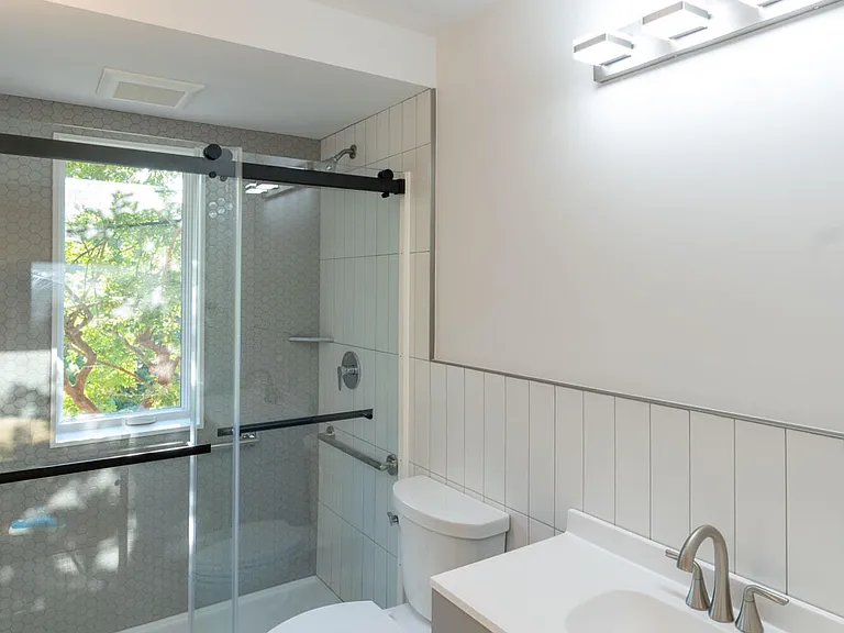 402 E Martin St — Photo 16