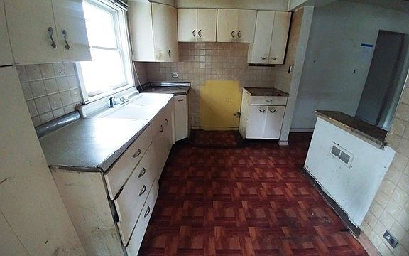 3rd image of 1637 W Glenlake Ave APT 1W