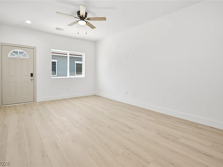 2001 S Dandelion St #2 — Photo 2