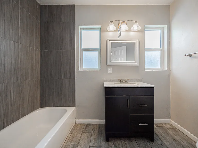 1 bed, 1.0 bath, 600 sqft, $1,295 — Photo 10