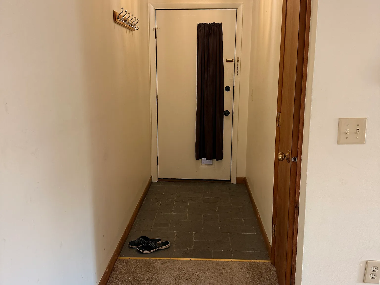 2 bed, 898 sqft, $2,100 — Photo 2