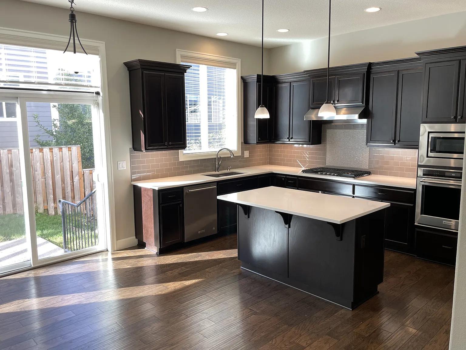 4 bed, 2633 sqft, $3,150 — Photo 2
