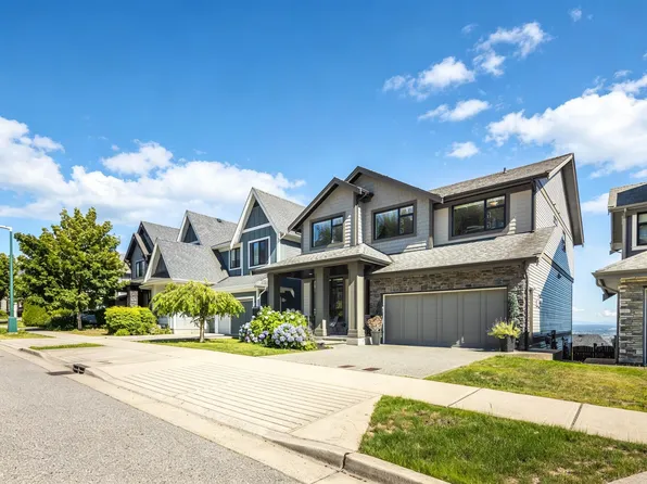 1419 Strawline Hill St, Coquitlam, BC V3E 0L5