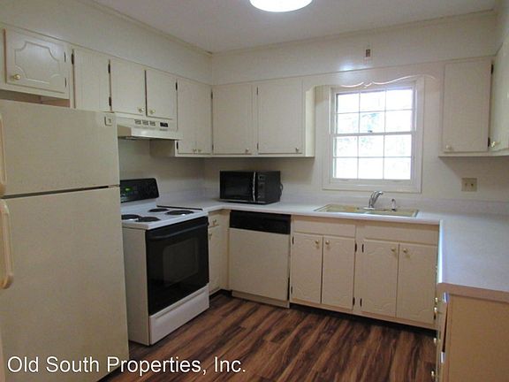 3rd image of 7945 Le Jeune Dr