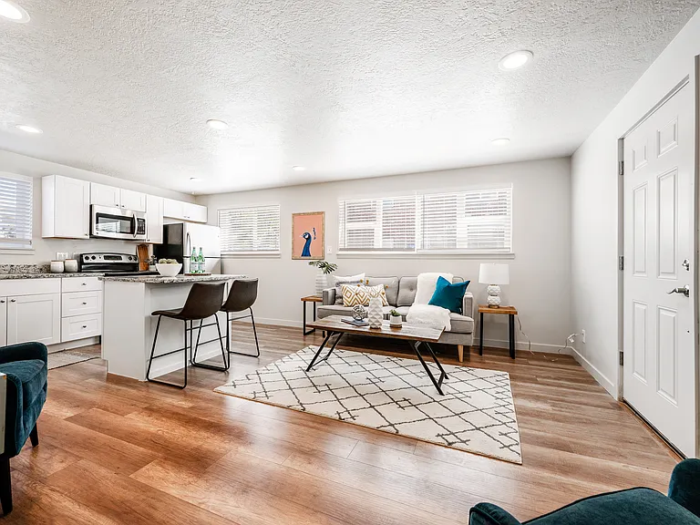 1143 S Denver St #B — Photo 2