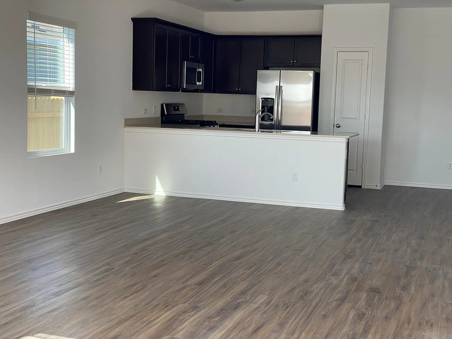 3 bed, 2.5 bath, 1560 sqft, $1,950 — Photo 2