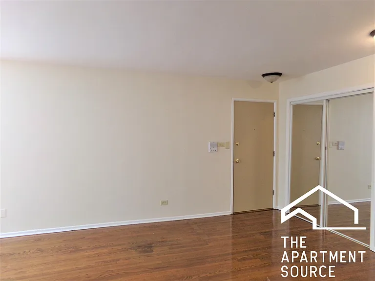 1644 W Sherwin Ave #2C — Photo 5