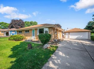 11708 W Bobolink Ave, Milwaukee, WI 53225