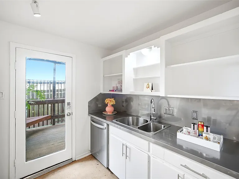 217 E 12th St #3 — Photo 7